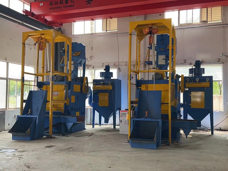 Q3220自動(dòng)上下料拋丸機(jī)、帶振動(dòng)篩分出料機(jī)